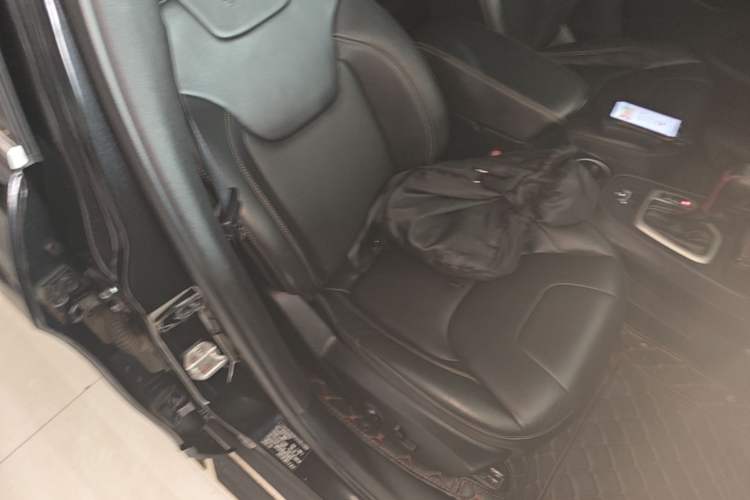 Used Jeep Cherokee 2017 2.0L Superior Edition Right Front Seat