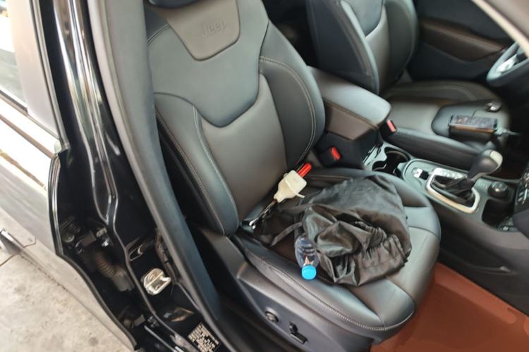 Used Jeep Cherokee 2017 2.4L Excellence Edition Right Front Seat