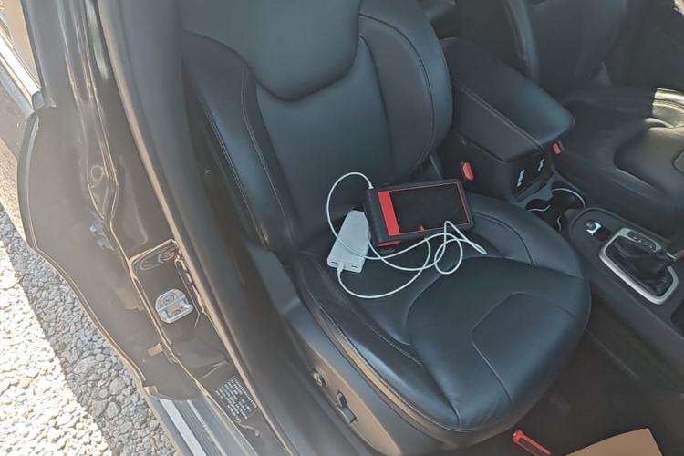 Used Jeep Cherokee 2017 2.0L Superior Edition Right Front Seat