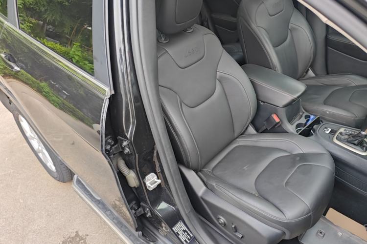Used Jeep Cherokee 2017 2.4L Leading Smart Edition Right Front Seat