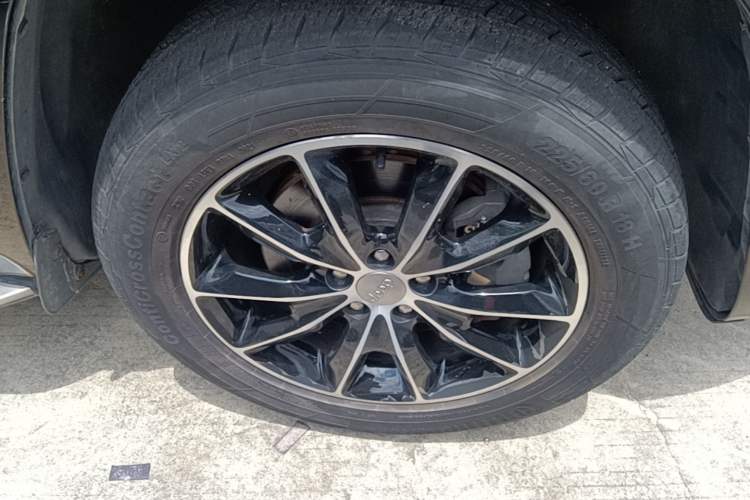 Used Jeep Cherokee 2017 2.4L Professional Edition Right Front Wheel Hub