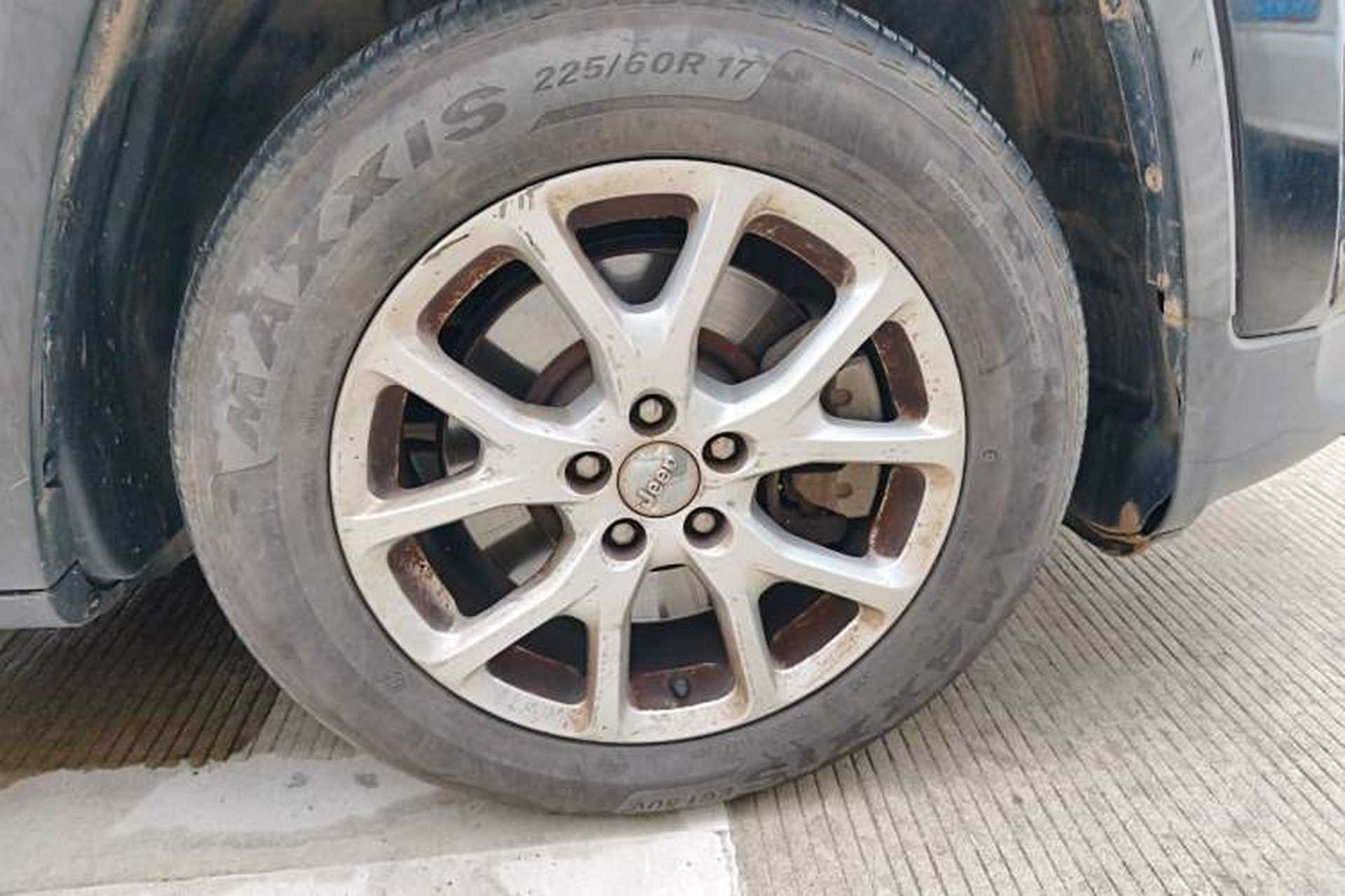 Used Jeep Cherokee 2017 2.4L Leading Smart Edition Right Front Wheel Hub