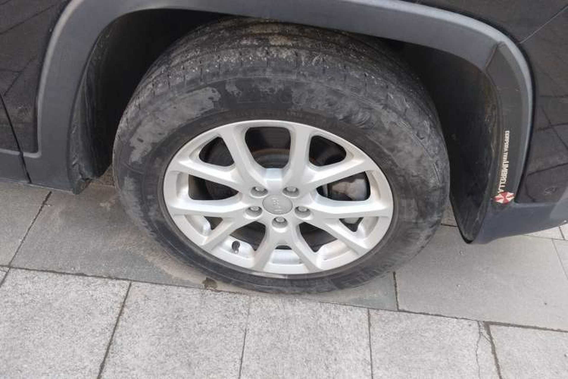 Used Jeep Cherokee 2017 2.4L Leading Smart Edition Right Front Wheel Hub