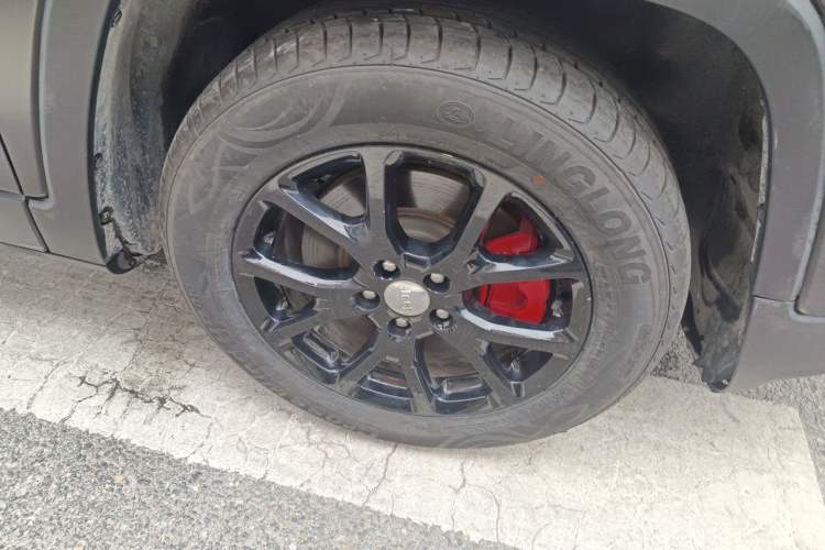 Used Jeep Cherokee 2017 2.0L Superior Edition Right Front Wheel Hub