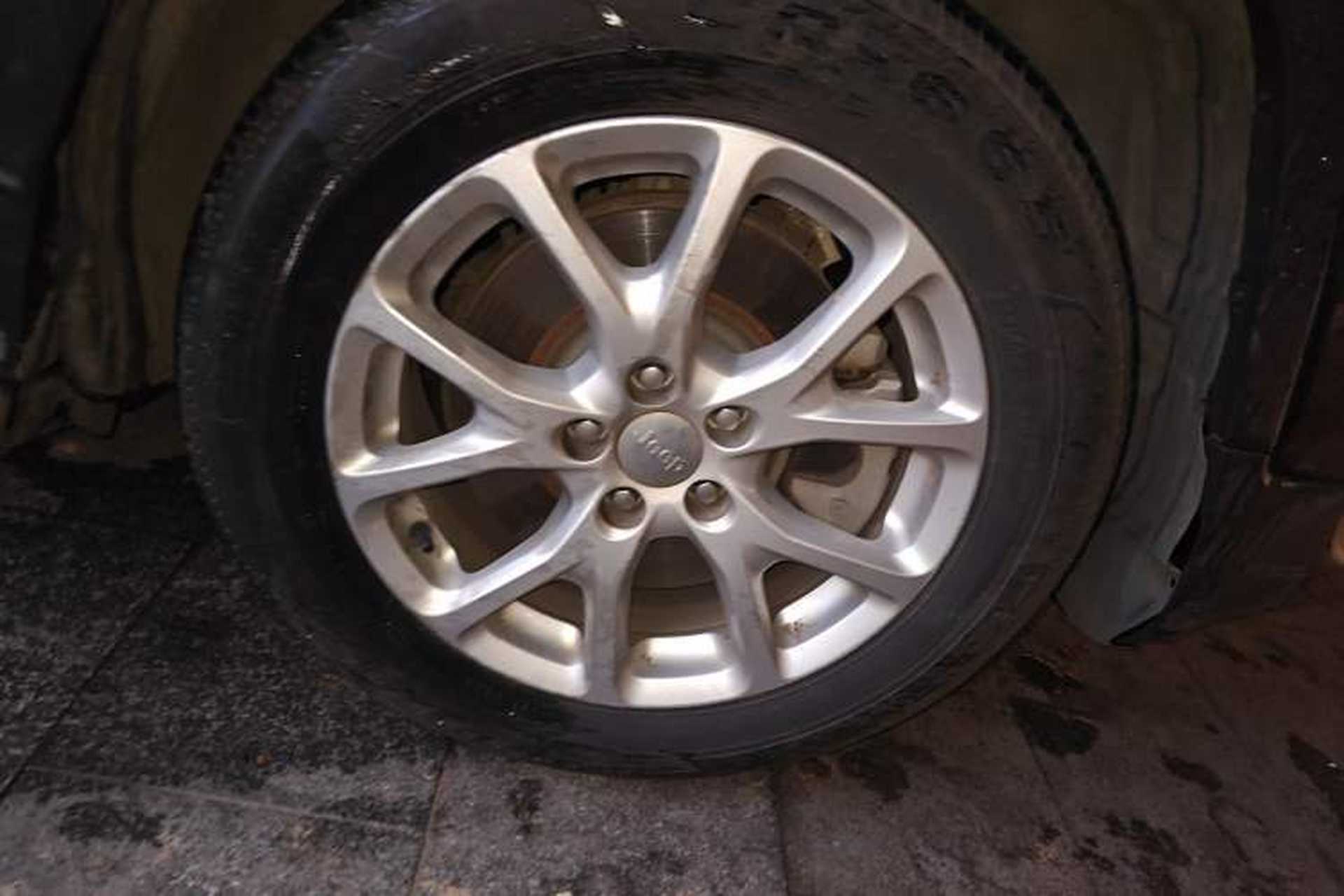 Used Jeep Cherokee 2017 2.0L Superior Edition Right Front Wheel Hub