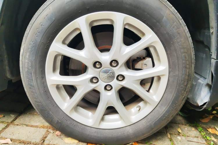 Used Jeep Cherokee 2017 2.4L Leading Smart Edition Right Front Wheel Hub