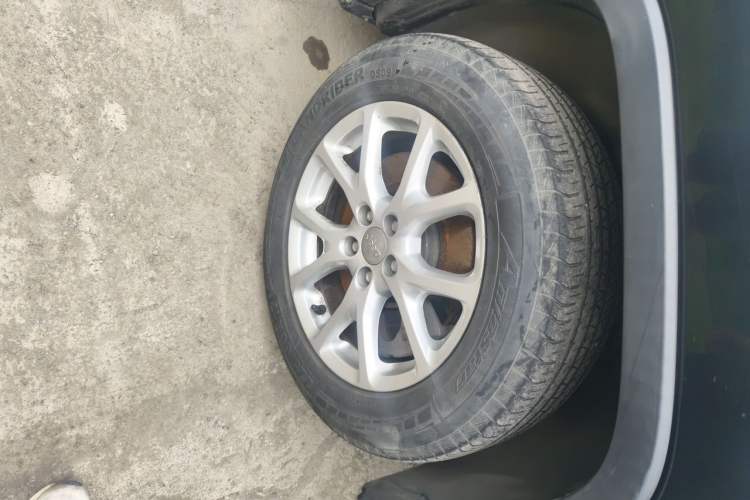 Used Jeep Cherokee 2017 2.4L Leading Smart Edition Right Front Wheel Hub