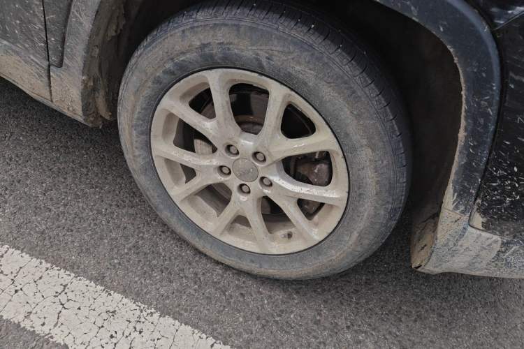 Used Jeep Cherokee 2017 2.4L Leading Edition Right Front Wheel Hub