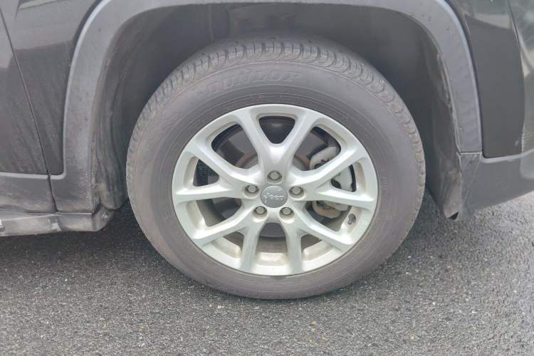 Used Jeep Cherokee 2017 2.4L Leading Smart Edition Right Front Wheel Hub