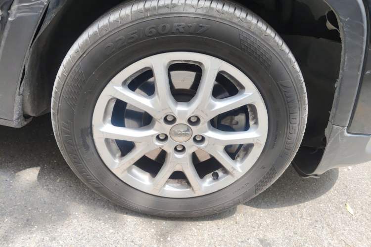 Used Jeep Cherokee 2017 2.4L Leading Edition Right Front Wheel Hub