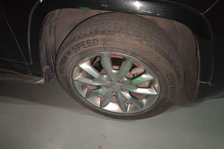 Used Jeep Cherokee 2017 2.4L Professional Edition Right Front Wheel Hub