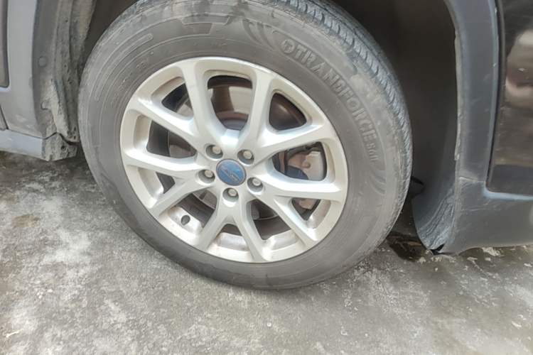 Used Jeep Cherokee 2017 2.4L Leading Smart Edition Right Front Wheel Hub