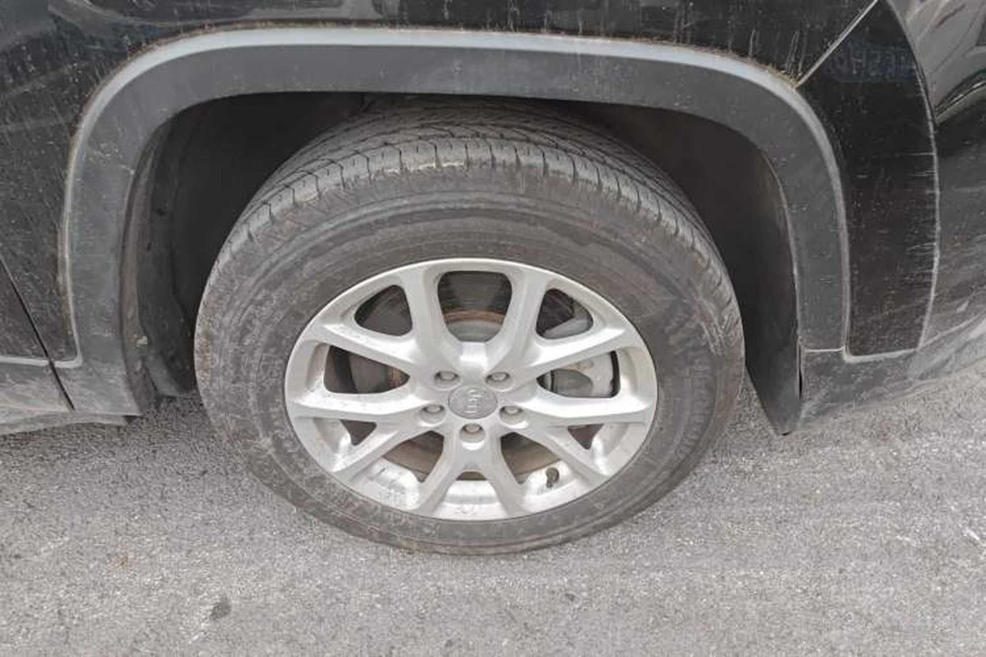 Used Jeep Cherokee 2017 2.0L Superior Edition Right Front Wheel Hub