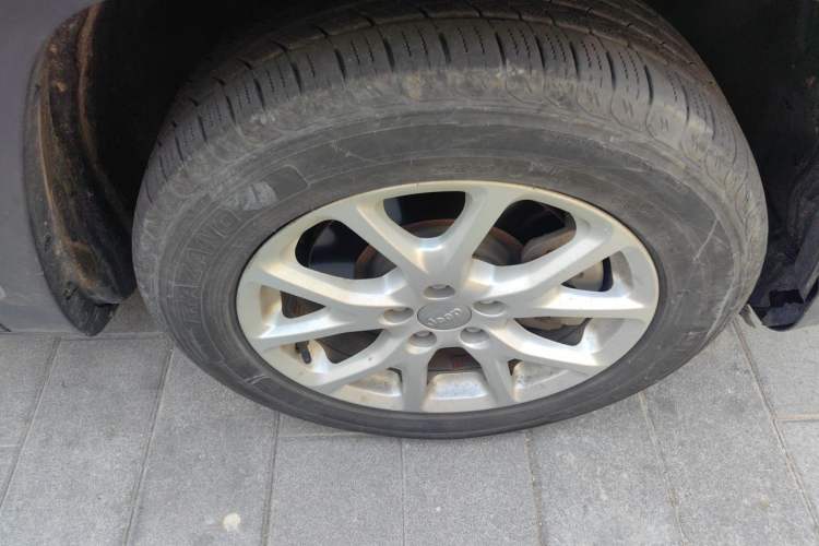 Used Jeep Cherokee 2017 2.4L Leading Smart Edition Right Front Wheel Hub