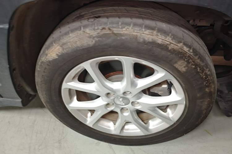 Used Jeep Cherokee 2017 2.4L Leading Smart Edition Right Front Wheel Hub