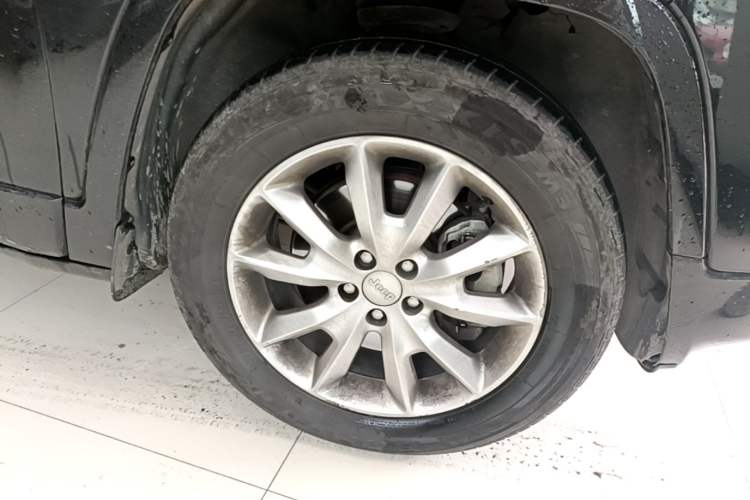Used Jeep Cherokee 2017 2.4L Professional Edition Right Front Wheel Hub