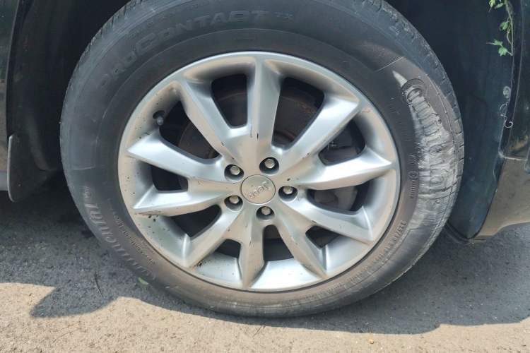 Used Jeep Cherokee 2017 2.4L Professional Smart Edition Right Front Wheel Hub