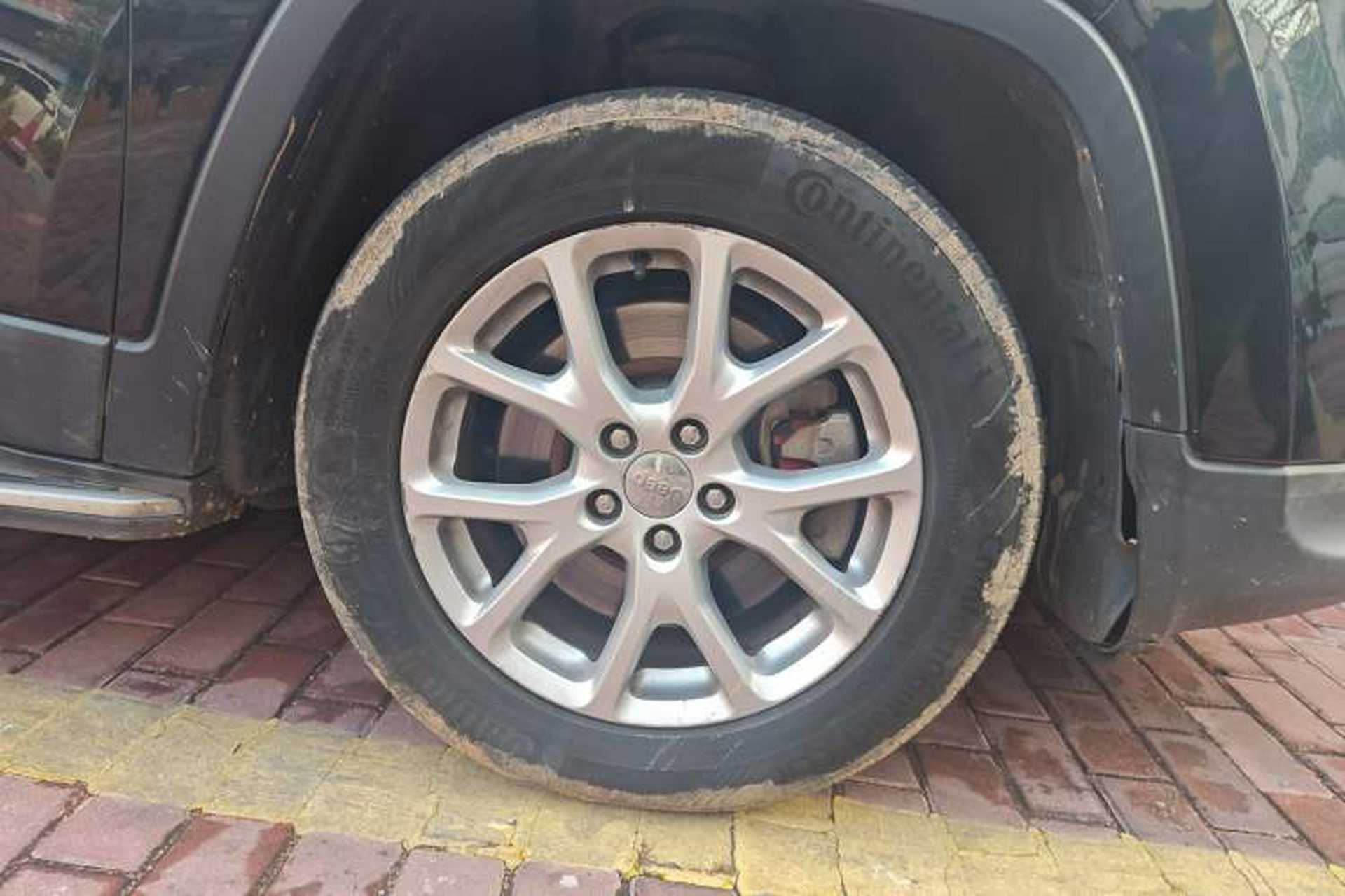 Used Jeep Cherokee 2017 2.4L Leading Smart Edition Right Front Wheel Hub