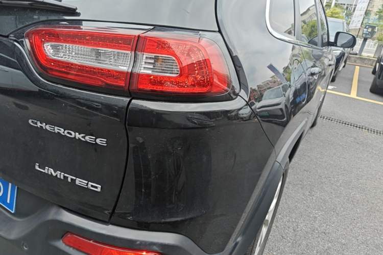 Used Jeep Cherokee 2017 2.4L Leading Smart Edition Right Rear Taillight