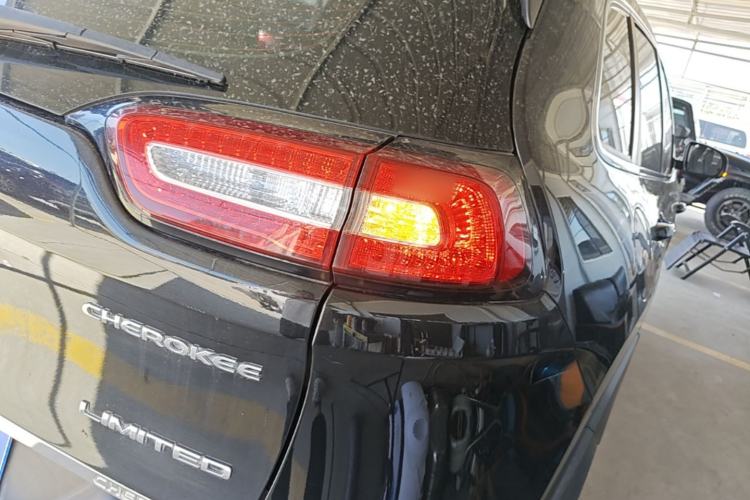 Used Jeep Cherokee 2017 2.0L Superior Edition Right Rear Taillight