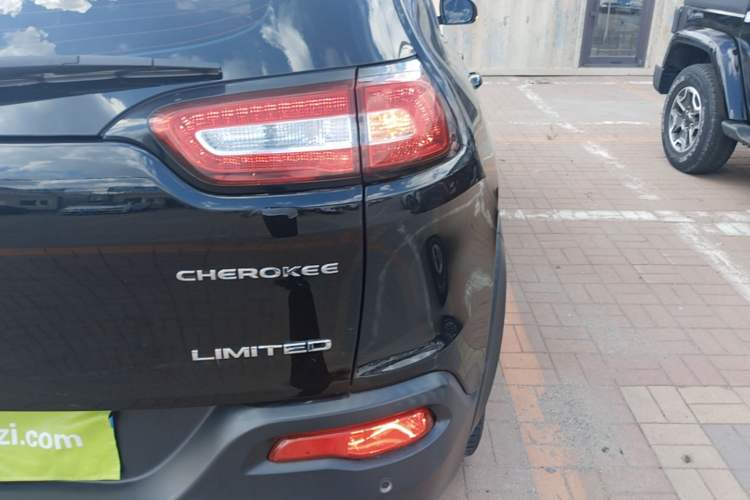 Used Jeep Cherokee 2017 2.0L Superior Edition Right Rear Taillight
