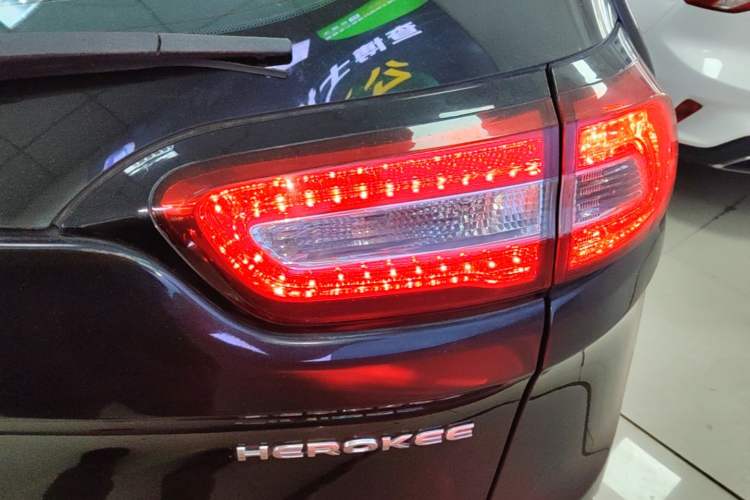 Used Jeep Cherokee 2017 2.0L Superior Edition Right Rear Taillight