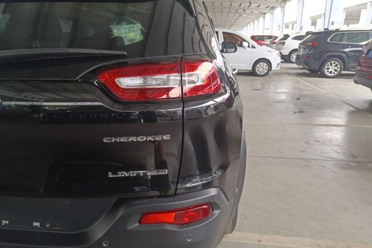 Used Jeep Cherokee 2017 2.0L Superior Edition Right Rear Taillight