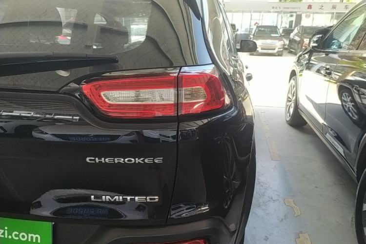 Used Jeep Cherokee 2017 2.0L Superior Edition Right Rear Taillight