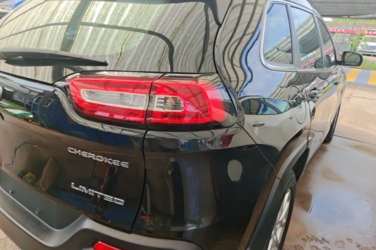 Used Jeep Cherokee 2017 2.4L Leading Smart Edition Right Rear Taillight