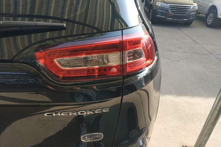 Used Jeep Cherokee 2017 2.4L Excellence Edition Right Rear Taillight