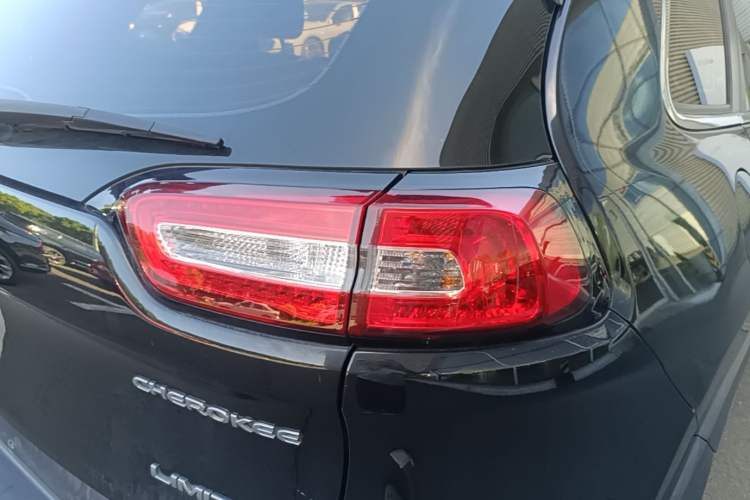 Used Jeep Cherokee 2017 2.0L Superior Edition Right Rear Taillight