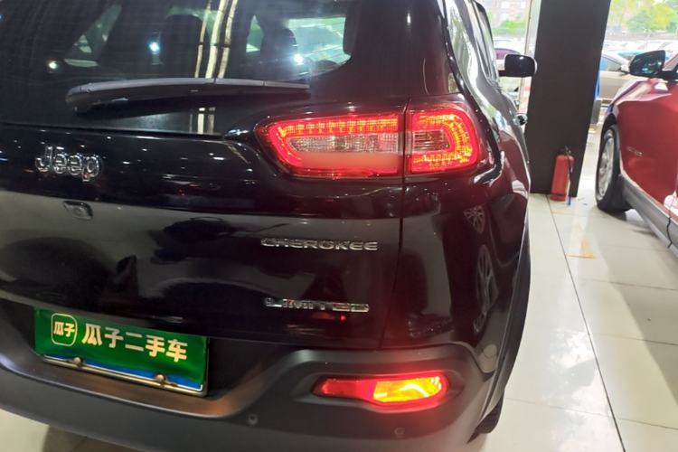 Used Jeep Cherokee 2017 2.0L Superior Edition Right Rear Taillight