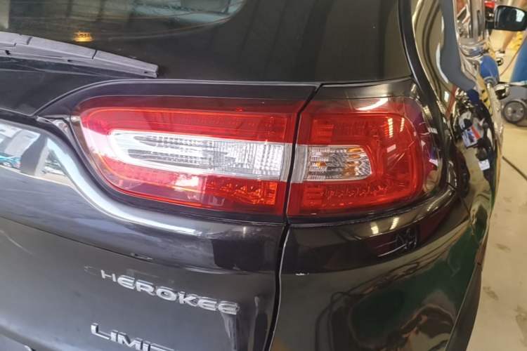 Used Jeep Cherokee 2017 2.0L Superior Edition Right Rear Taillight
