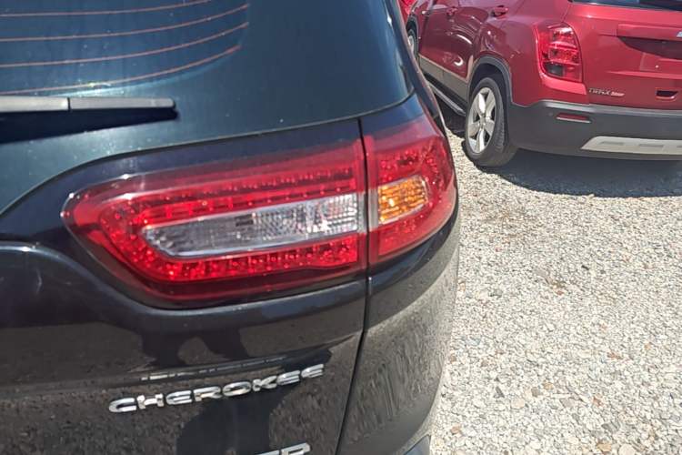 Used Jeep Cherokee 2017 2.0L Superior Edition Right Rear Taillight