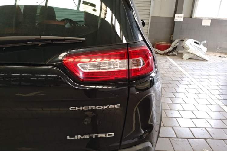 Used Jeep Cherokee 2017 2.0L Superior Edition Right Rear Taillight