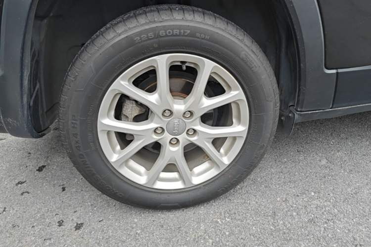 Used Jeep Cherokee 2017 2.4L Leading Smart Edition Right Rear Wheel Hub