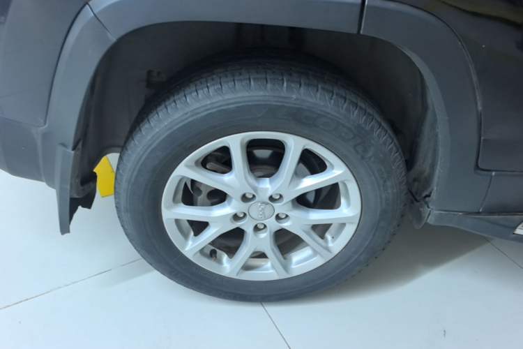 Used Jeep Cherokee 2017 2.0L Superior Edition Right Rear Wheel Hub