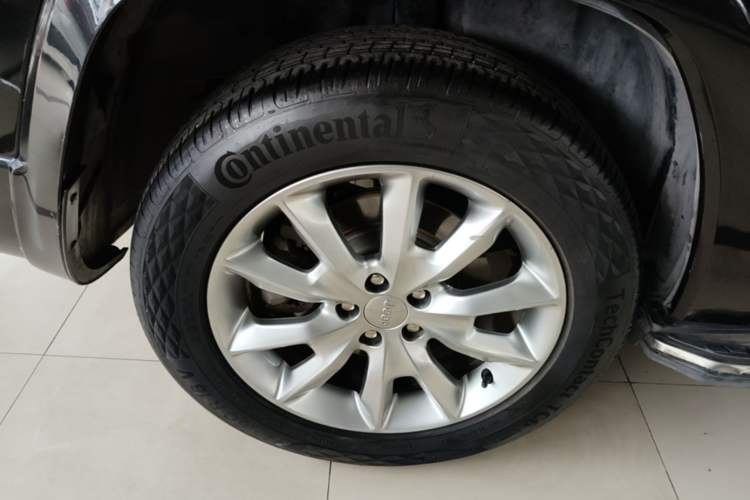 Used Jeep Cherokee 2017 2.4L Professional Edition Right Rear Wheel Hub