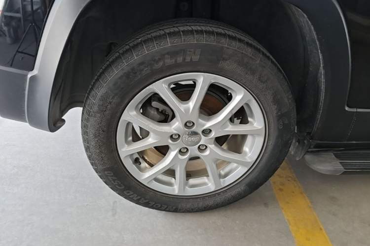 Used Jeep Cherokee 2017 2.0L Superior Edition Right Rear Wheel Hub
