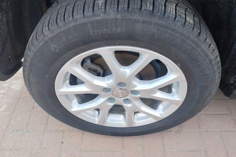 Used Jeep Cherokee 2017 2.0L Superior Edition Right Rear Wheel Hub