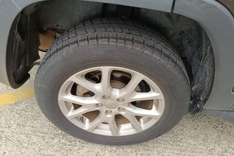 Used Jeep Cherokee 2017 2.4L Leading Smart Edition Right Rear Wheel Hub