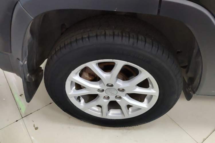 Used Jeep Cherokee 2017 2.0L Superior Edition Right Rear Wheel Hub