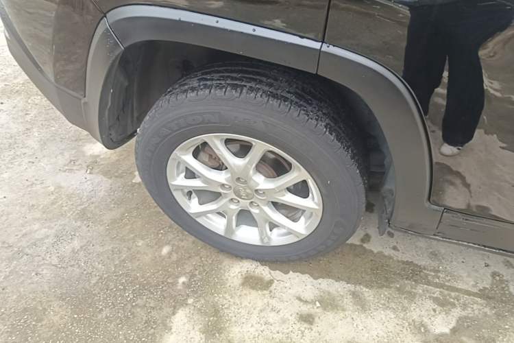 Used Jeep Cherokee 2017 2.0L Superior Edition Right Rear Wheel Hub