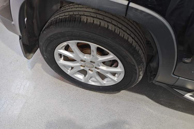 Used Jeep Cherokee 2017 2.0L Superior Edition Right Rear Wheel Hub