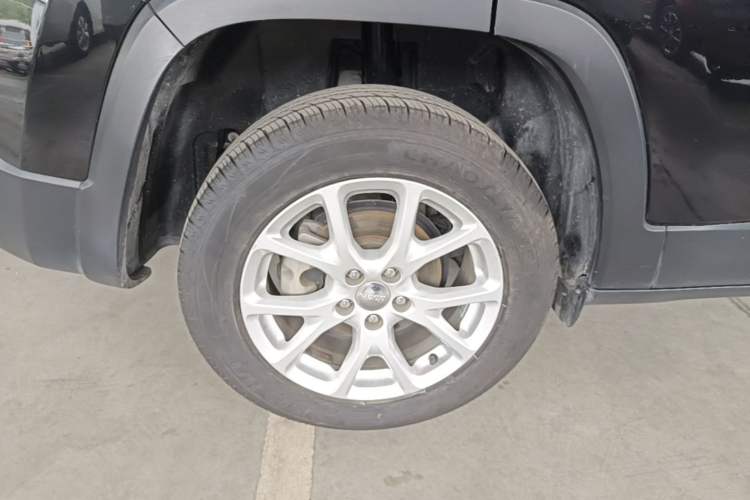 Used Jeep Cherokee 2017 2.0L Superior Edition Right Rear Wheel Hub