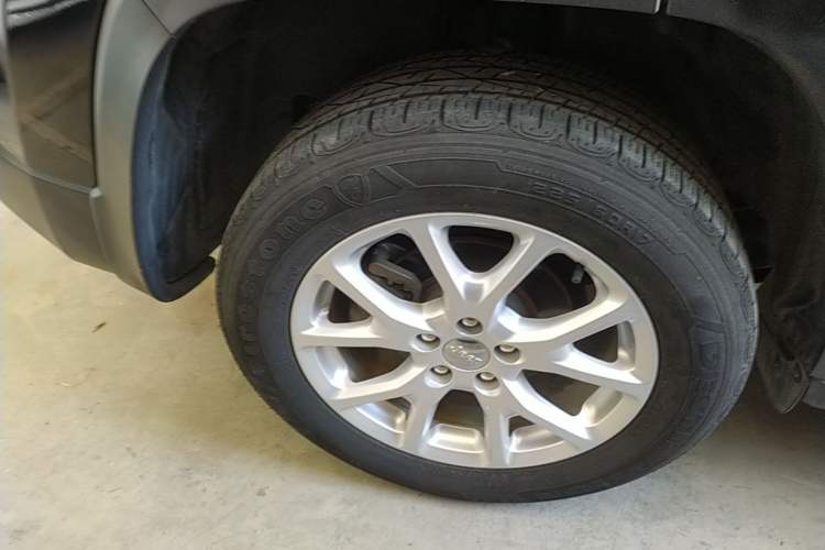 Used Jeep Cherokee 2017 2.0L Superior Edition Right Rear Wheel Hub