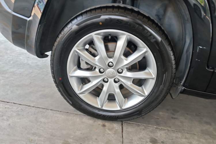 Used Jeep Cherokee 2017 2.4L Excellence Edition Right Rear Wheel Hub