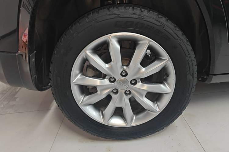 Used Jeep Cherokee 2017 2.4L Professional Edition Right Rear Wheel Hub