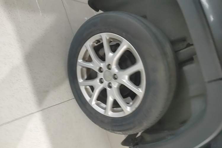 Used Jeep Cherokee 2017 2.0L Superior Edition Right Rear Wheel Hub