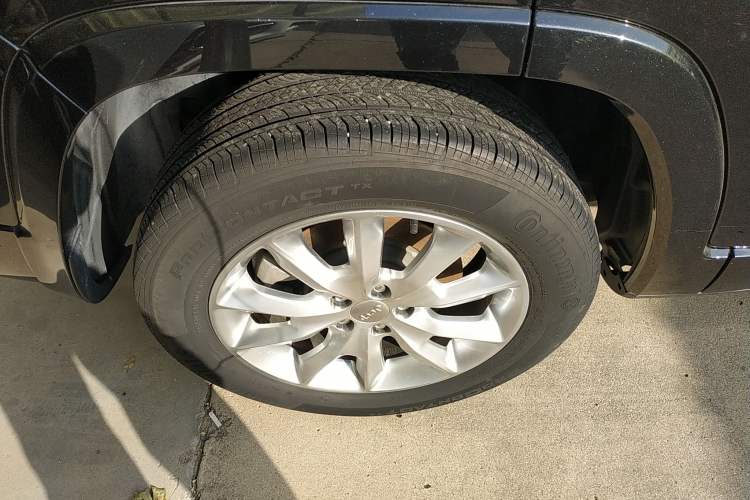 Used Jeep Cherokee 2017 2.4L Excellence Edition Right Rear Wheel Hub
